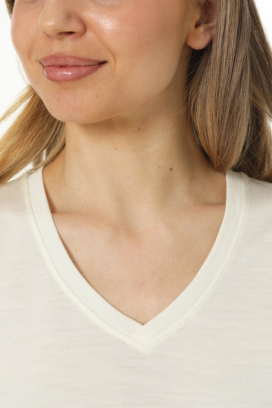Women's Merino T-shirt 180 Creamy White V-Neck — view 6
